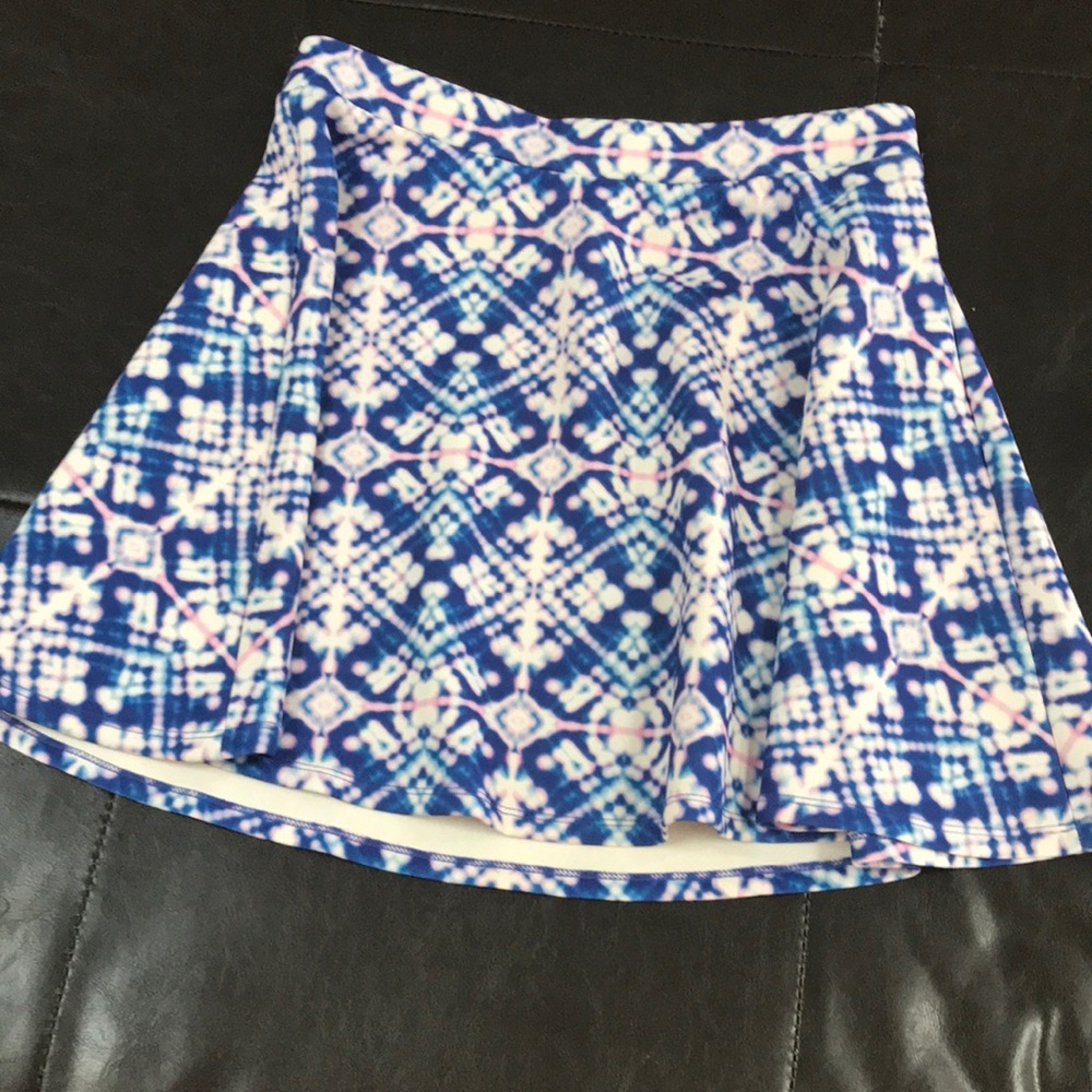 Beautiful Tie Dye pattern Aeropostale Skirt!Size M
